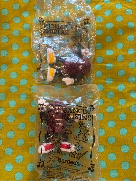 Other - Dancin' Raisins Hardee's Promotional Figurines - Purple & Yellow